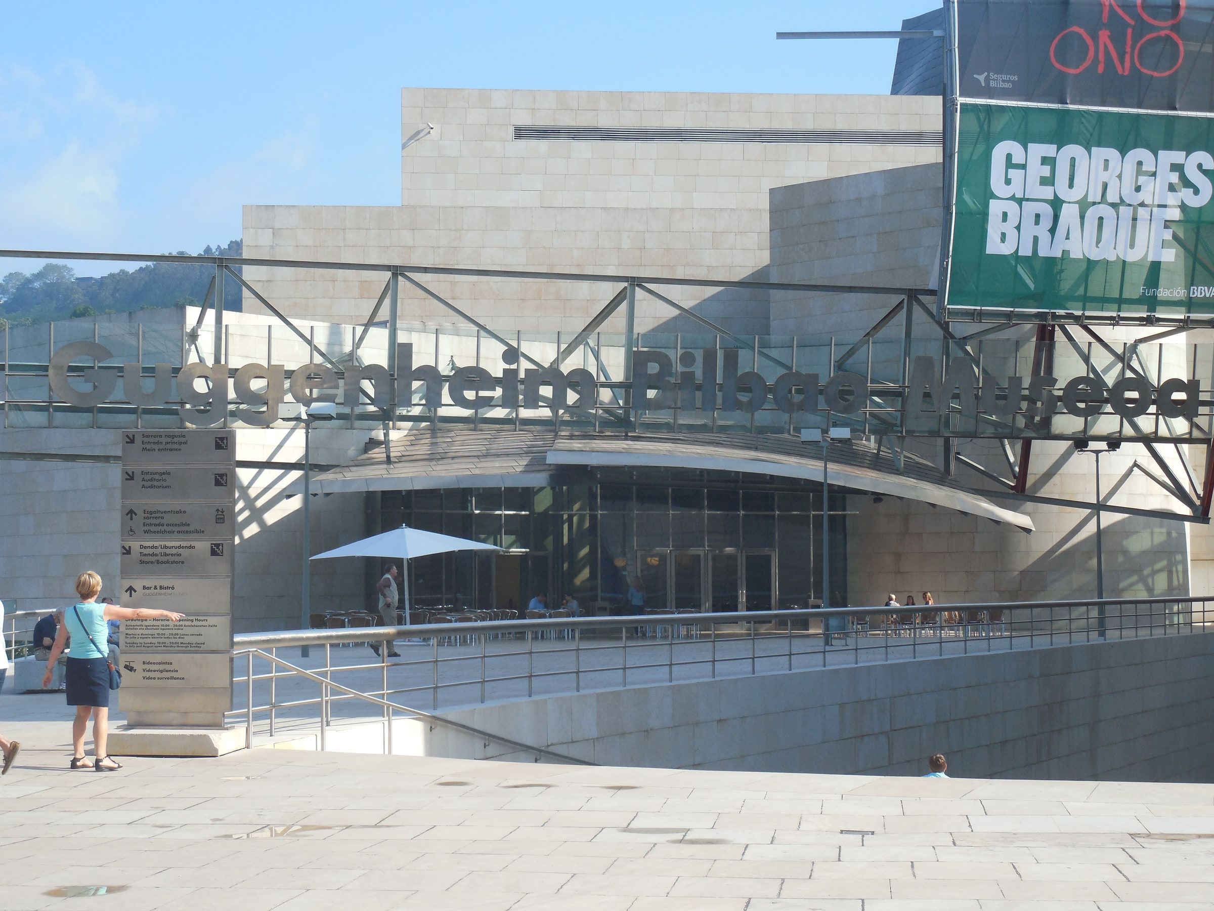 The entrance to a museum with a green Georges Braque exhibition banner above wide stone steps